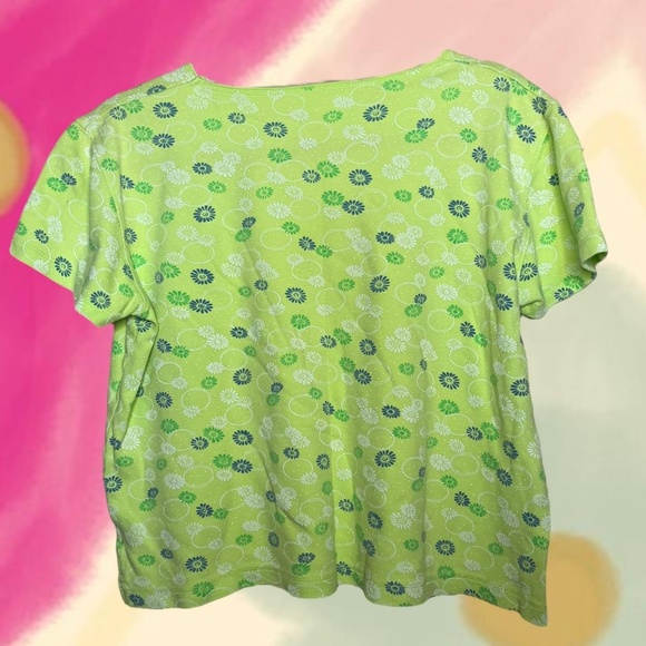 Green and white floral cotton tee. Boxy shape, slightly cropped.   Kim Rogers M - Picture 2 of 4
